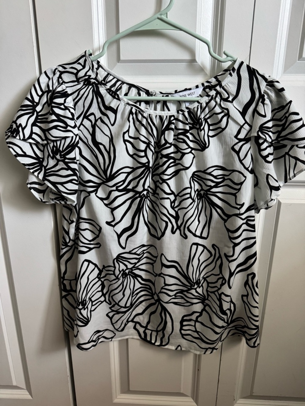 Nine West Black and White Floral Flutter Sleeve Blouse